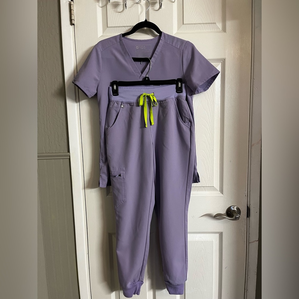 Figs set Catarina top size xs and Zamora jogger size xs color lavender dew